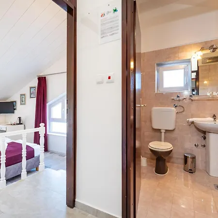 Vicko 3* Starigrad Paklenica