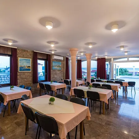 Vicko 3* Starigrad Paklenica