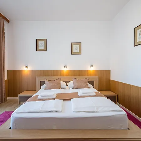 Vicko 3* Starigrad Paklenica